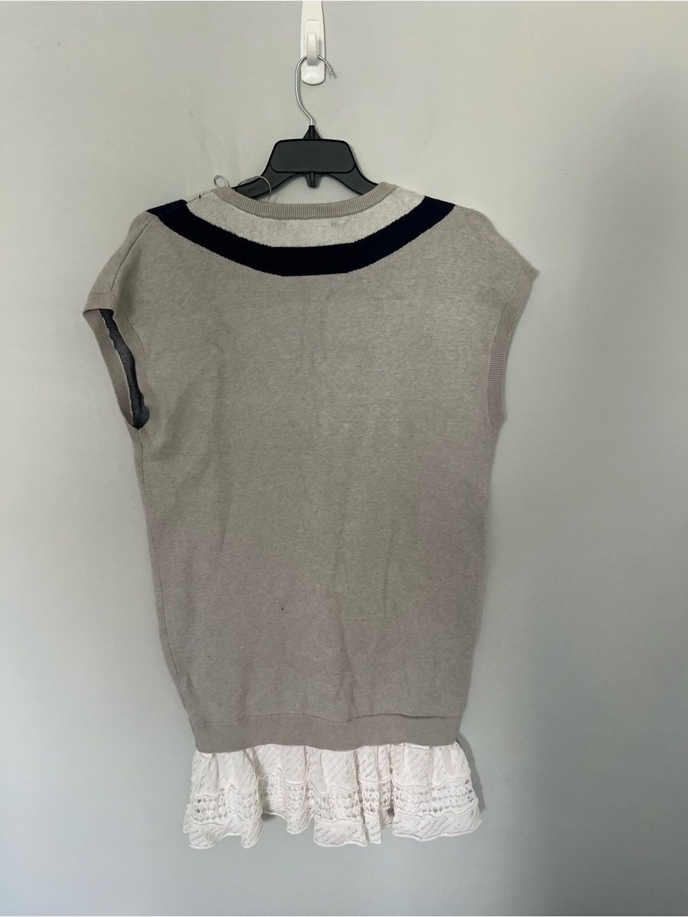 NWOT -Anthropologie V-Neck Sleeveless Sweater w/ lacy trim. Adorbs! - Picture 4 of 7